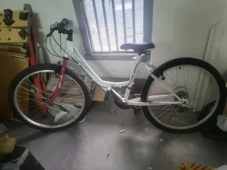 Bici montaña niña blanca y rosa