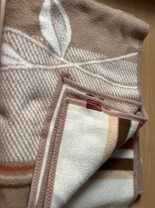 Manta de lana cálida con diseño