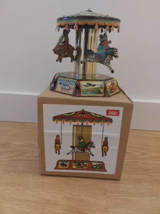 Tiovivo de hojalata Paya