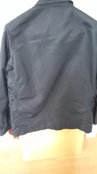 Chubasquero hombre negro