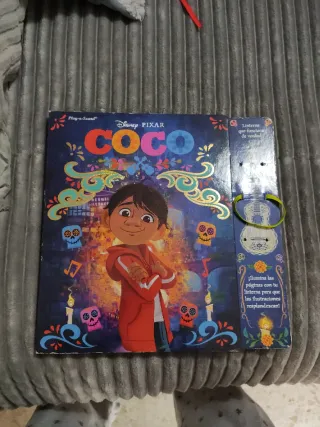 LIBRO DE SOMBRAS QUE BRILLA COCO GLOW FAB: COCO