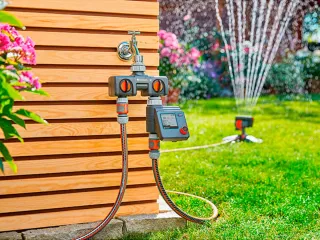 Montaje de sistema de riego profesionales.