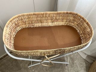 Cesta Moisés Mimbre con Colchoneta y Patas