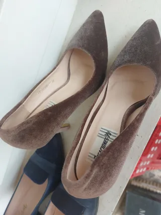 Lote de zapatos plateados y rojos azules y visión