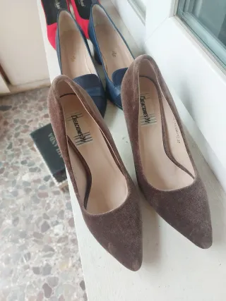 Lote de zapatos plateados y rojos azules y visión