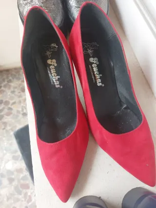 Lote de zapatos plateados y rojos azules y visión