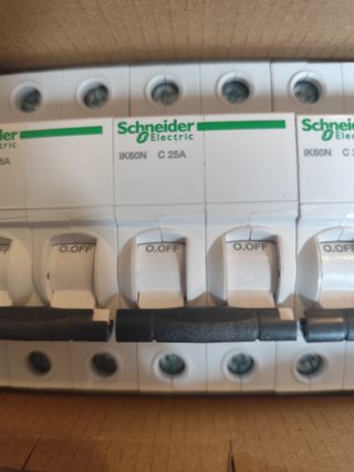 1 unidad 25A Magnetotermico Automático