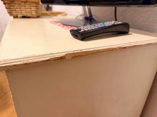 Aparador clásico de madera beige