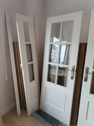 Puerta doble madera maciza con cristalera