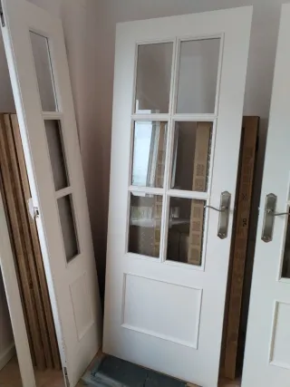 Puerta doble madera maciza con cristalera
