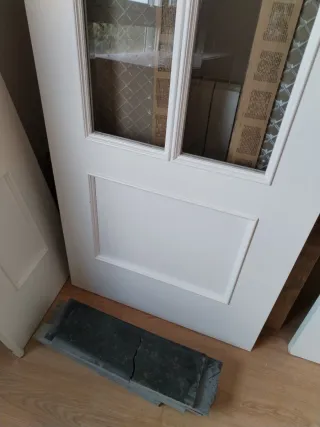 Puerta doble madera maciza con cristalera