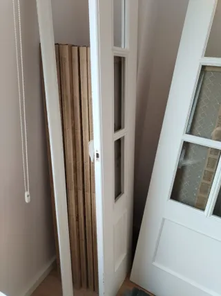 Puerta doble madera maciza con cristalera