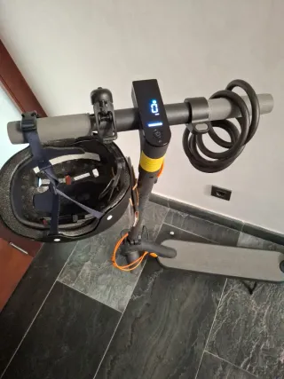 Patinete Eléctrico Xiaomi con Candado y Casco