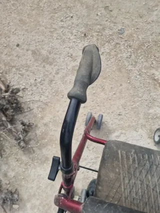 Andador con asiento y ruedas