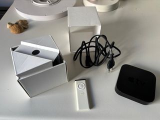 Apple TV con Mando y Cable