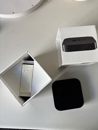 Apple TV con Mando y Cable