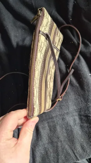 Bandolera Carolina Herrera para móvil