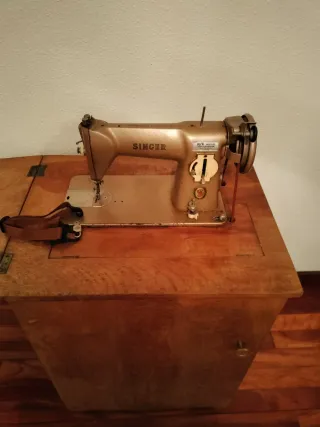 Máquina de coser Singer antigua