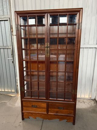 Vitrina de madera maciza oriental