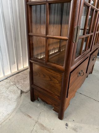 Vitrina de madera maciza oriental