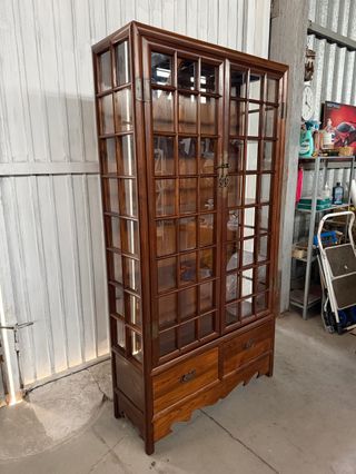 Vitrina de madera maciza oriental