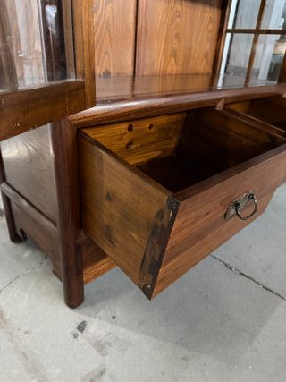 Vitrina de madera maciza oriental