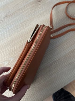 Bolso pequeño alargado marrón