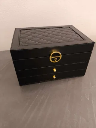 Portagioie nero con dettagli oro