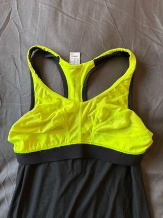 Camiseta deportiva Domyos negra y amarilla