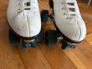 Pattini a rotelle bianchi