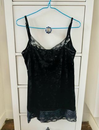 Top lencero terciopelo negro con encaje