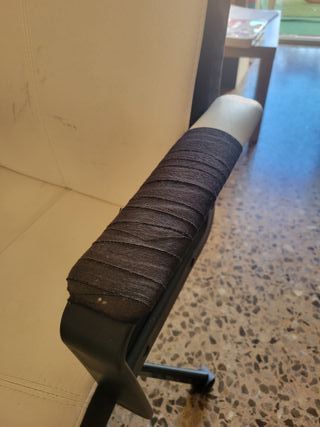 Silla de oficina blanca y negra