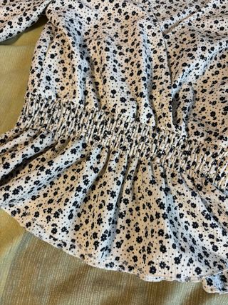 Blusa Stradivarius floral manga corta