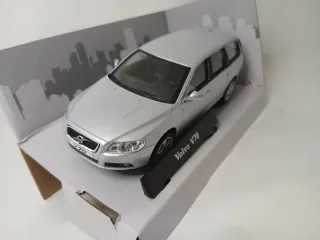 Lotto 2 Modellini Auto Volvo Cararama 1:43 C30 V70