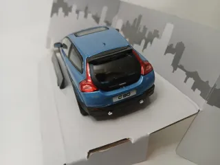 Lotto 2 Modellini Auto Volvo Cararama 1:43 C30 V70