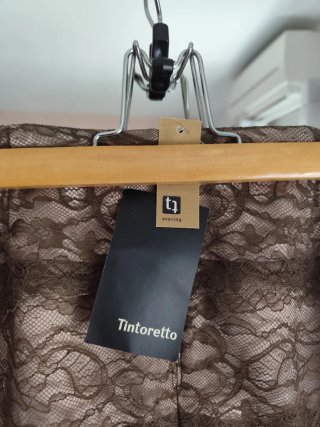 Tintoretto falda de tubo y encajes