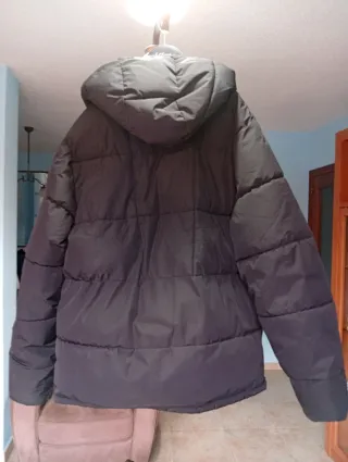 Chaqueta acolchada negra chico