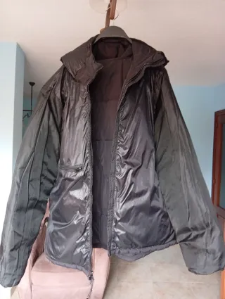 Chaqueta acolchada negra chico