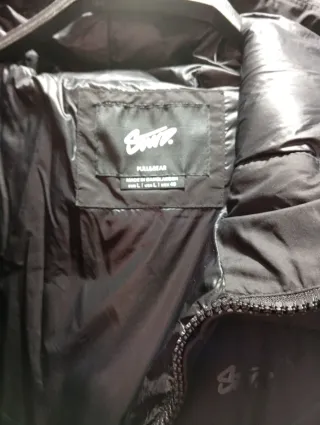 Chaqueta acolchada negra chico