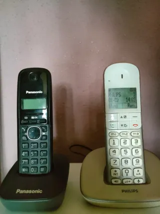 2 Teléfonos Inalámbricos Panasonic y Philips