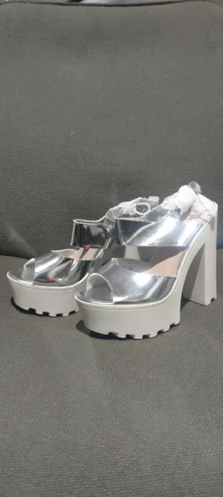 Zapato de tacón plataforma plateado talla 36-38-39