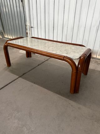Mesa baja de mármol y madera restaurada