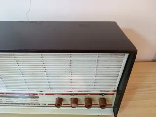 Radio Antigua Beige y Marrón