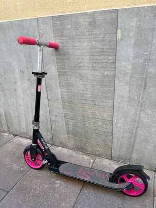 Patinete infantil negro y rosa