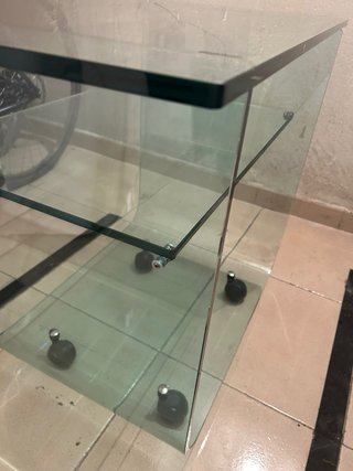 Mesa auxiliar TV vidrio con ruedas