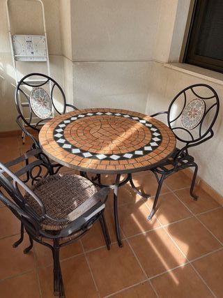 Mesa y 4 sillas terraza forja mosaico