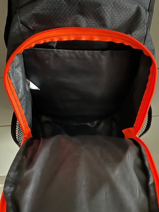 Zaino 10L nero e arancione