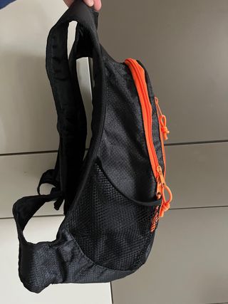 Zaino 10L nero e arancione