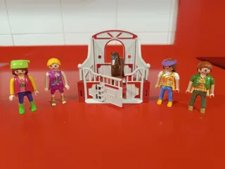 Playmobil eatablo de Caballos con 4 Figuras