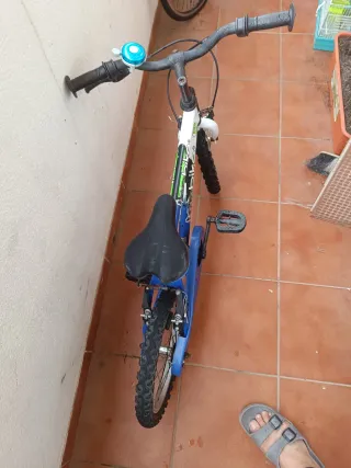 Bicicleta infantil Topbike blanca y azul